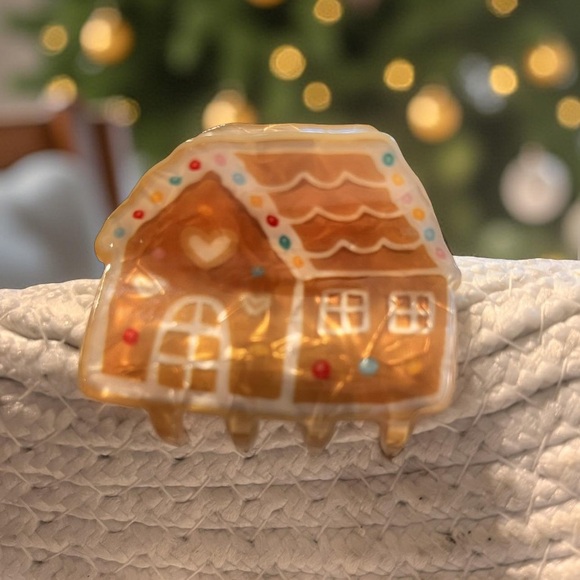 Christmas Hair Accessories Gingerbread house Acrylic NEW Boutique - Picture 2 of 6